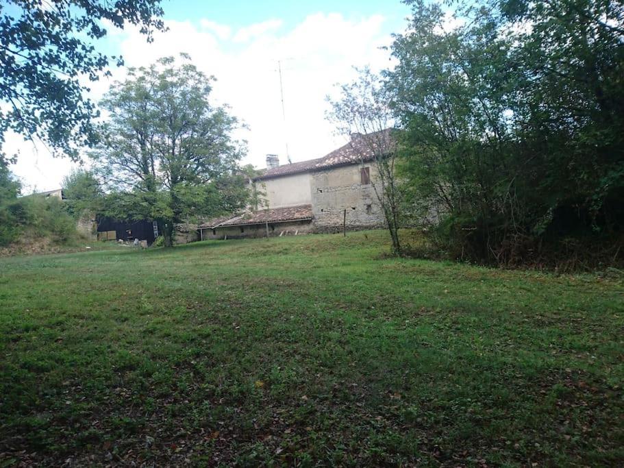 Location Meublee Au Milieu D'Un Ecrin De Verdure Aux Vieux Fours Noaillac Exteriör bild