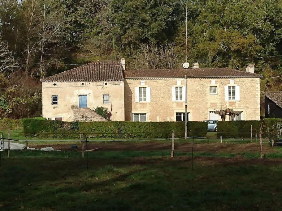Location Meublee Au Milieu D'Un Ecrin De Verdure Aux Vieux Fours Noaillac Exteriör bild