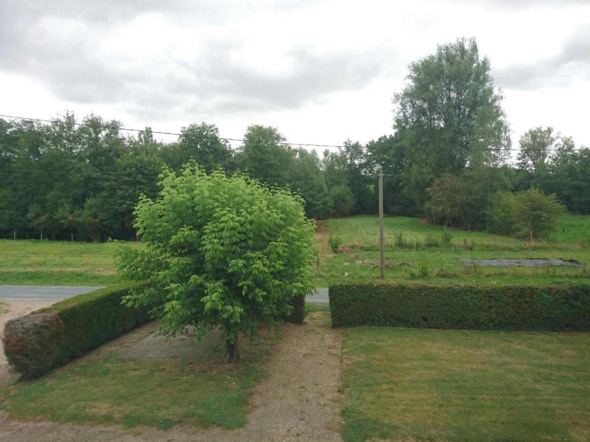 Location Meublee Au Milieu D'Un Ecrin De Verdure Aux Vieux Fours Noaillac Exteriör bild